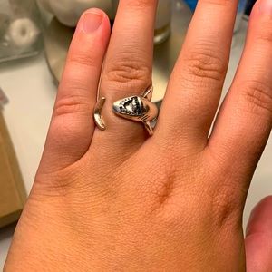 Shark ring